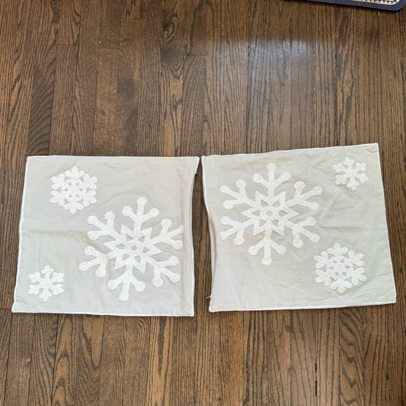 Two 17x16 Snowflake Pillowcases - Picture 1 of 5